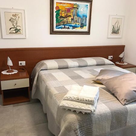 Casa Mary Due - Trilocale Con Giardino Privato A Due Passi Dal Lago 西尔米奥奈 外观 照片