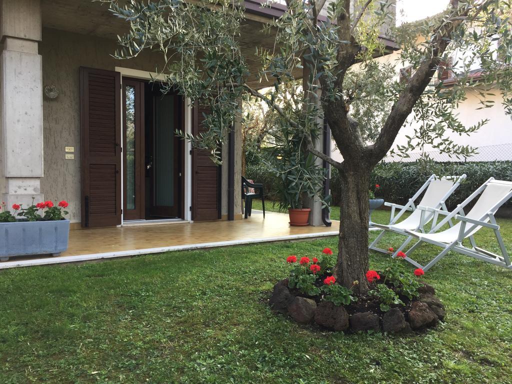 Casa Mary Due - Trilocale Con Giardino Privato A Due Passi Dal Lago 西尔米奥奈 外观 照片