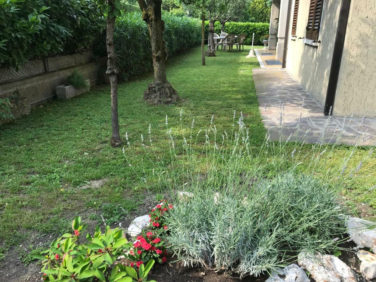 Casa Mary Due - Trilocale Con Giardino Privato A Due Passi Dal Lago 西尔米奥奈 外观 照片