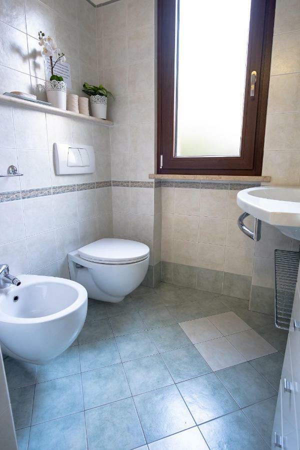 Casa Mary Due - Trilocale Con Giardino Privato A Due Passi Dal Lago 西尔米奥奈 外观 照片