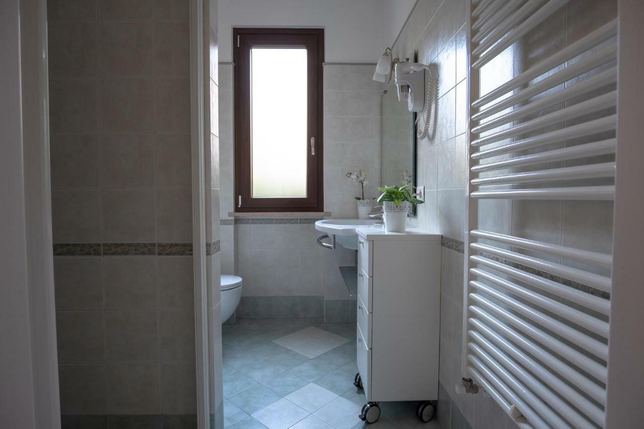 Casa Mary Due - Trilocale Con Giardino Privato A Due Passi Dal Lago 西尔米奥奈 外观 照片