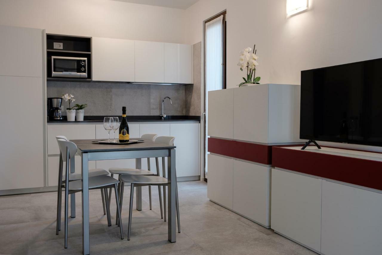 Casa Mary Due - Trilocale Con Giardino Privato A Due Passi Dal Lago 西尔米奥奈 外观 照片