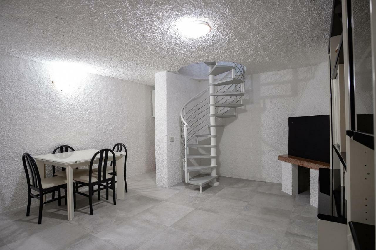 Casa Mary Due - Trilocale Con Giardino Privato A Due Passi Dal Lago 西尔米奥奈 外观 照片
