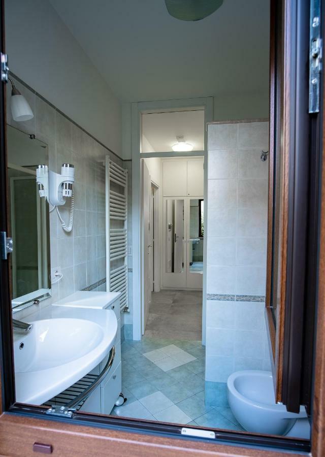 Casa Mary Due - Trilocale Con Giardino Privato A Due Passi Dal Lago 西尔米奥奈 外观 照片