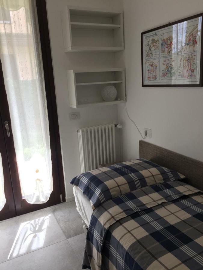 Casa Mary Due - Trilocale Con Giardino Privato A Due Passi Dal Lago 西尔米奥奈 外观 照片